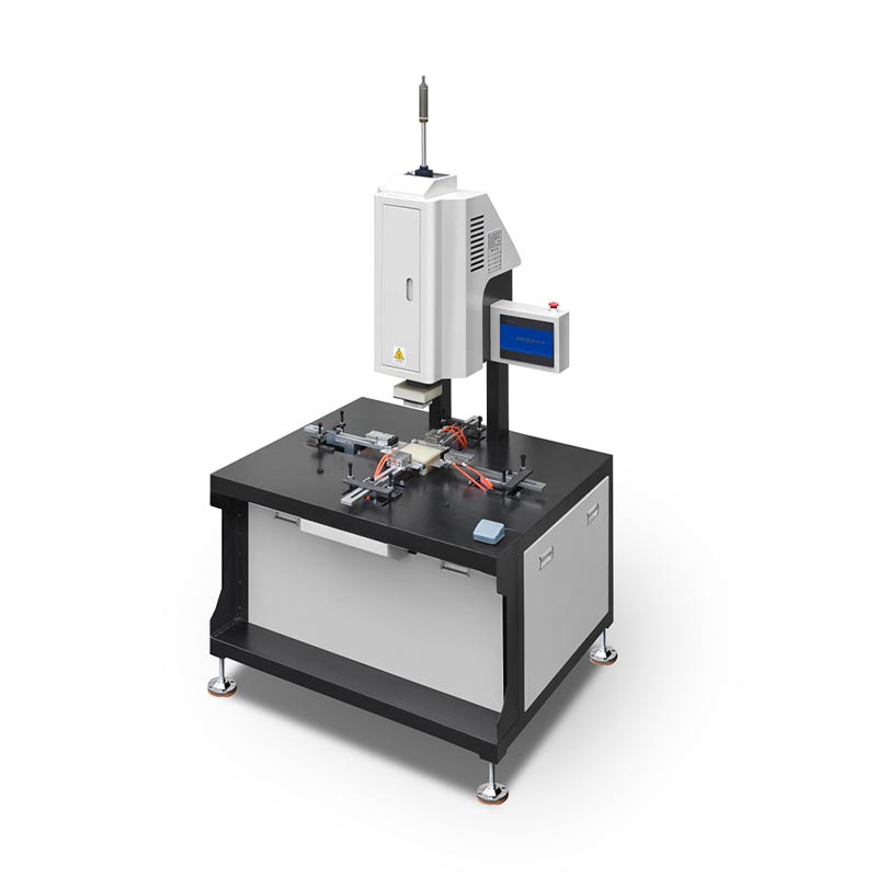 Randeinwickelmaschine für starre Kartons